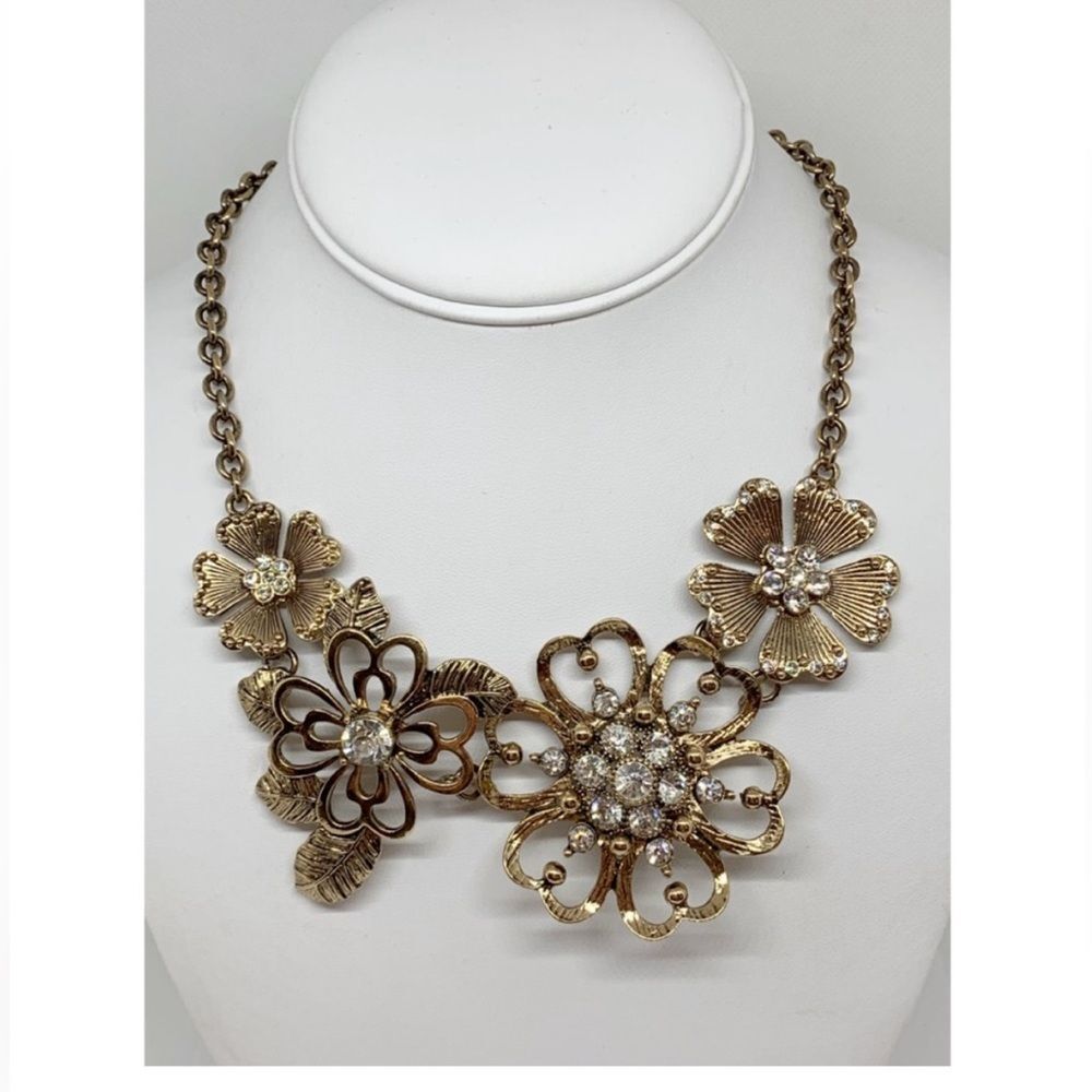Premier Design Rhinestone Flower Necklace Goldtone - Picture 2 of 7